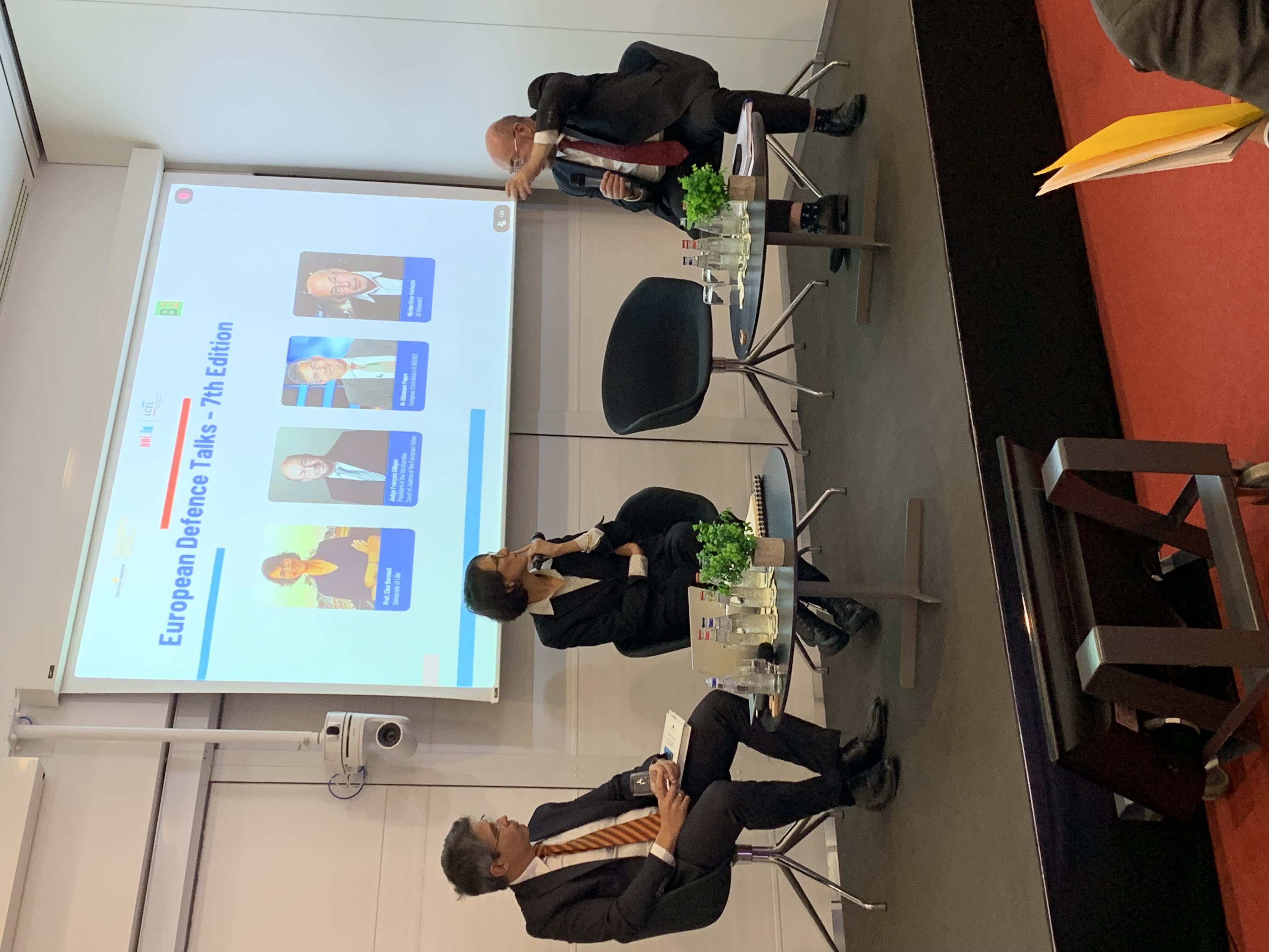 Photographie des intervenants de la première table-ronde