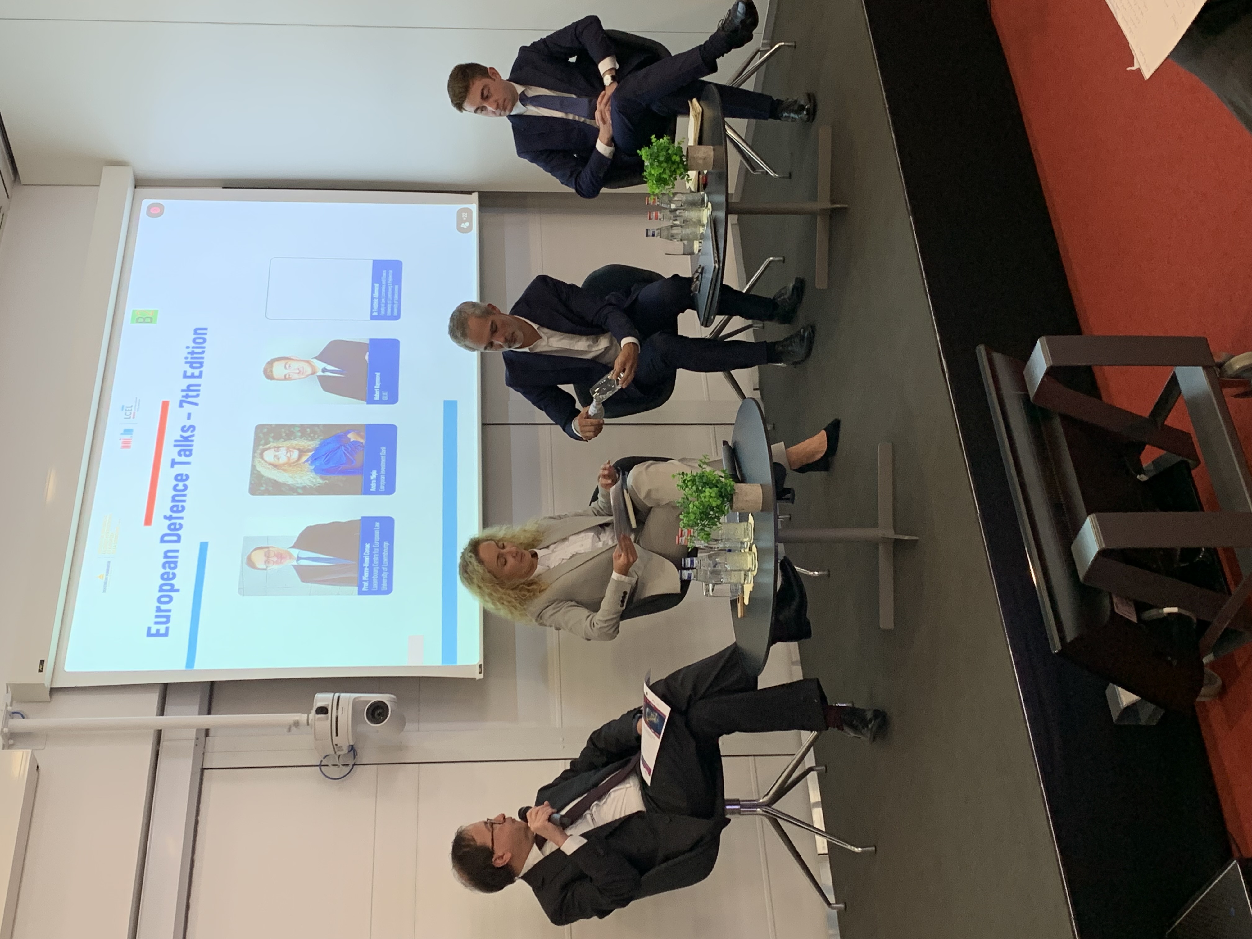 Photographies des intervenants de la deuxième table-ronde