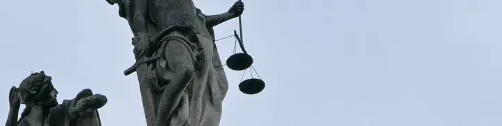 Image statue symbole de la Justice