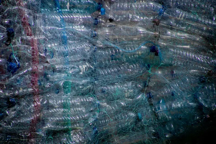 Photographie d'un amas de plastique